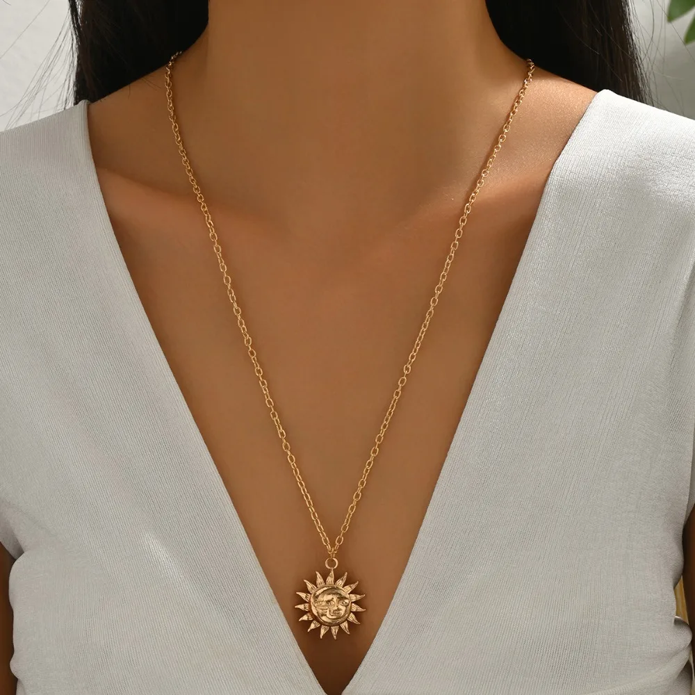 Gold Tone Sun Moon Face Pendant Necklace Women Vintage Retro Sunburst Clavicle Chain Boho Celestial Talisman Amulet Jewelry Gift