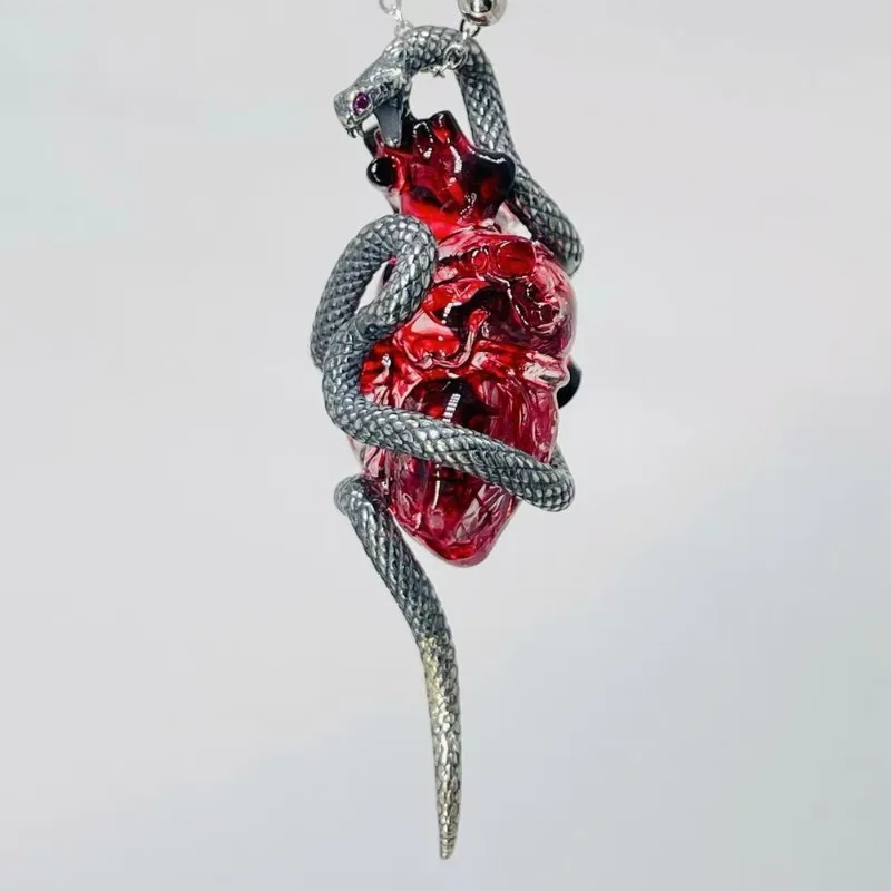 Retro Spirit Winding Snake Guardian Heart Pendant Exaggerated Dark Wind Couple Collarbone Chain Unisex Street Jewelry Gift