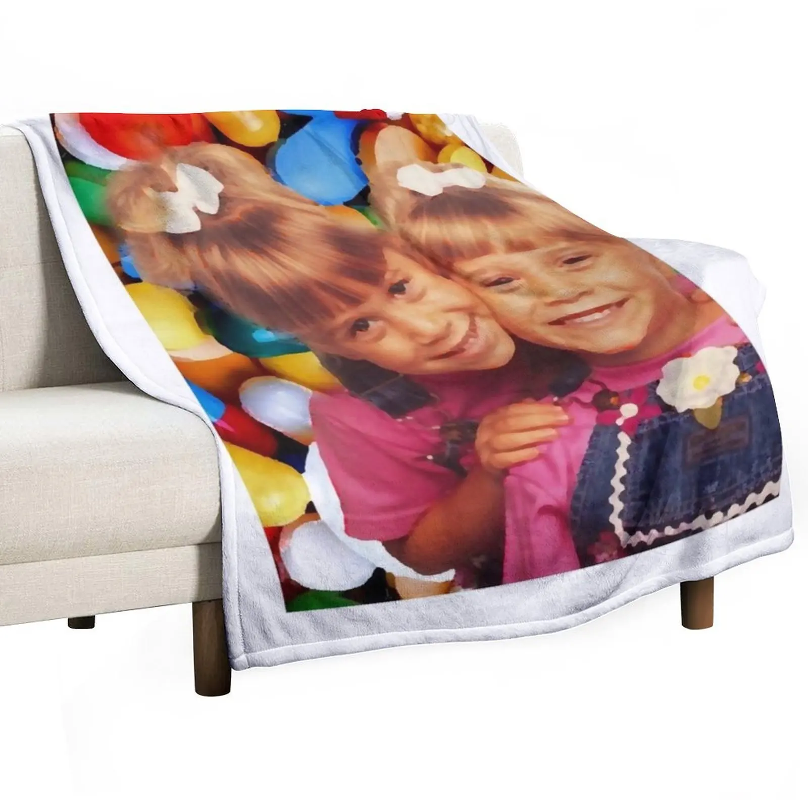 Pills and The Olsen Twins Graphic Throw Blanket for winter Kid'S Blankets Sofas Of Decoration Beautifuls Blankets