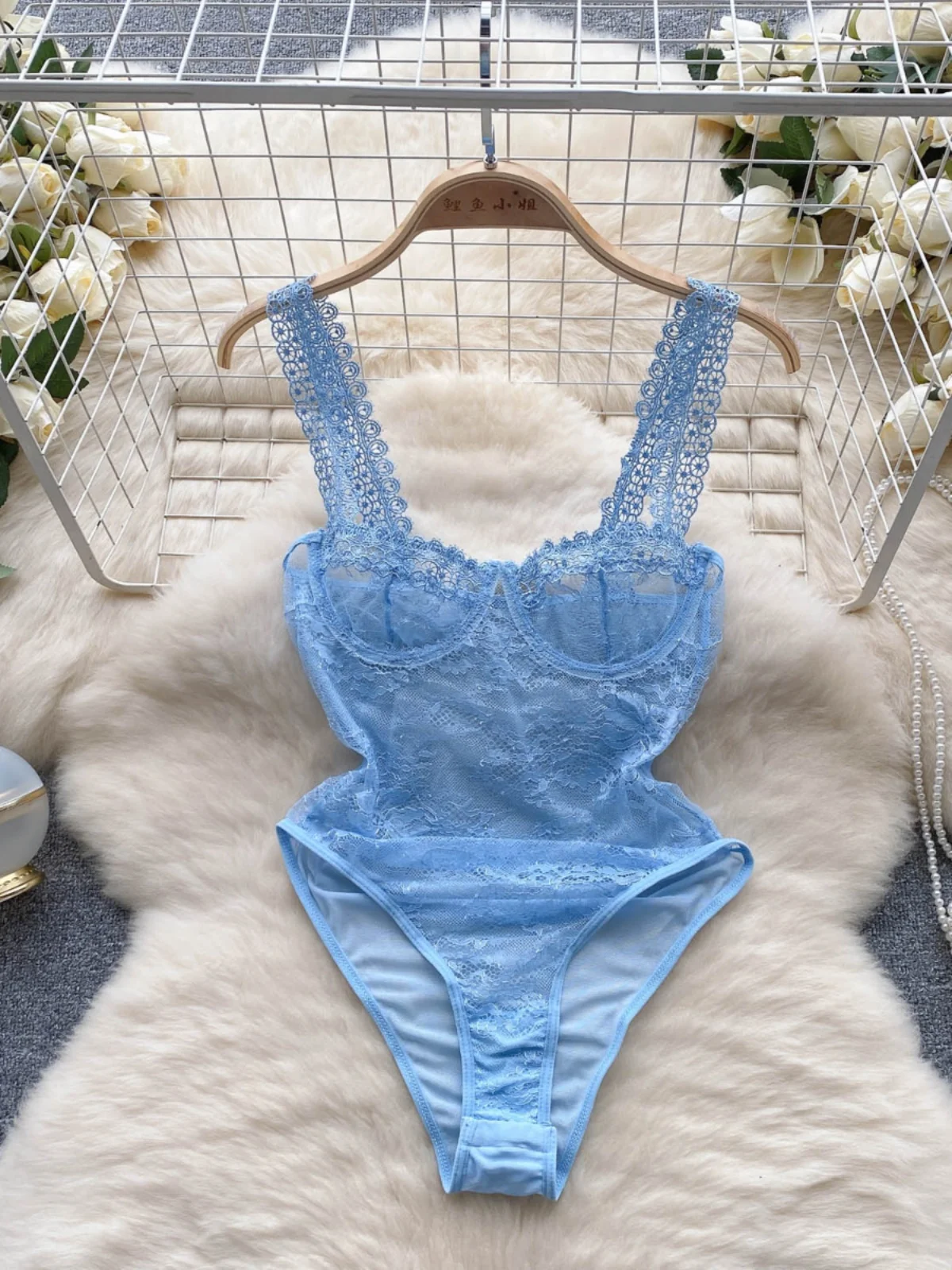 

Sexy Lace Trim ter V-ne-piece Suit Slimming Me Base Versatile One-piece Clothes Faionable Commute Straight Tube