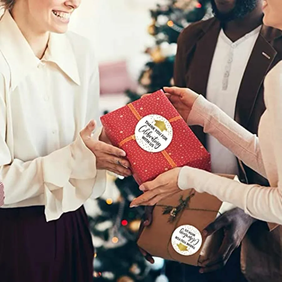 شكرًا لك على الاحتفال معي ملصقات التخرج وأعياد الميلاد المفضلة باللون الذهبي اللامع 50 قطعة مستديرة 2 بوصة #6