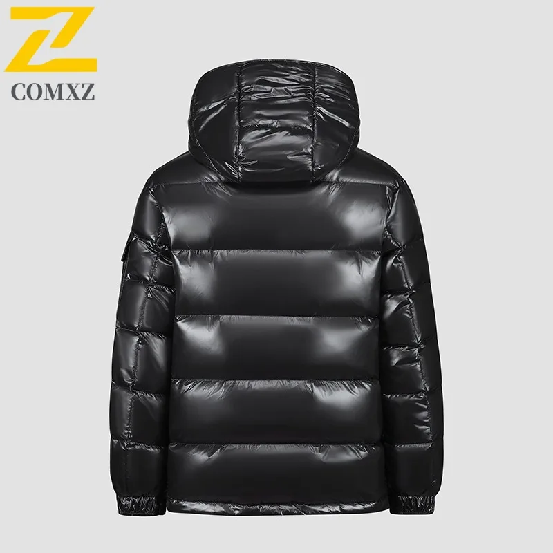 COMXZ 2025 جديد سميكة الرجال الحرارية أسفل سترة فضفاضة تناسب معطف منتفخ الاتجاه قصيرة نمط زوجين الوقوف طوق الشتاء معطف في الهواء الطلق