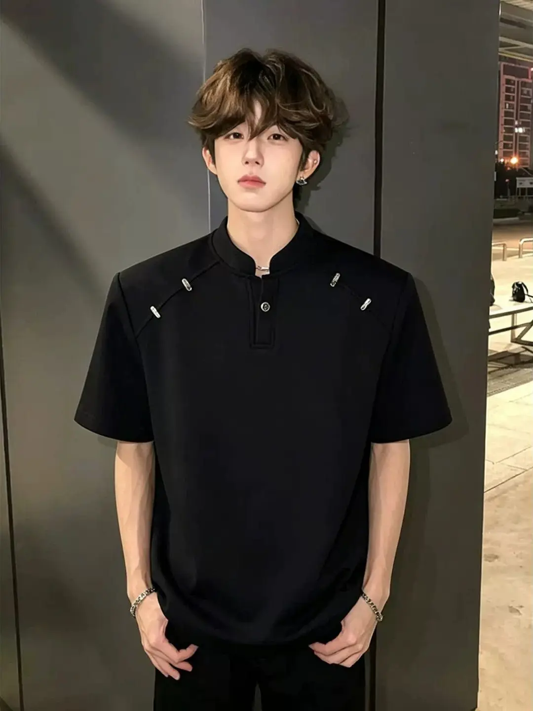 White Pad Shoulder Henry Collar Short Sleeve Men's T-Shirt Cleanfit Metal Decoration Standard Fit Casual Style Summer Top