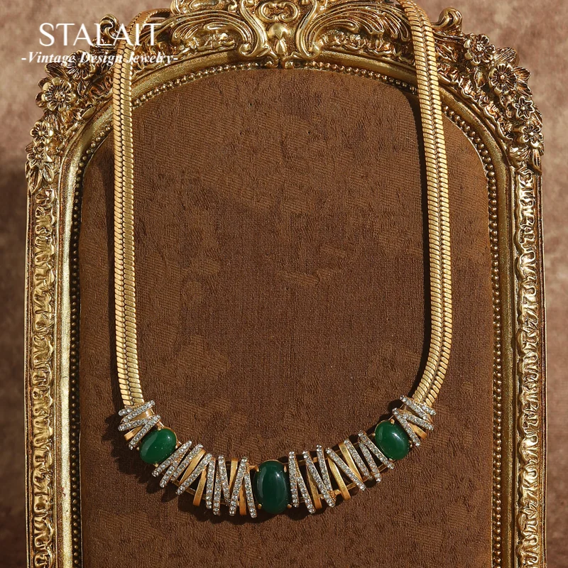 

Vintage Green Stone Necklace Gold Color Snake Chain Choker Collar Woman Rhinestone Wedding Accessories Luxury Designer 2025