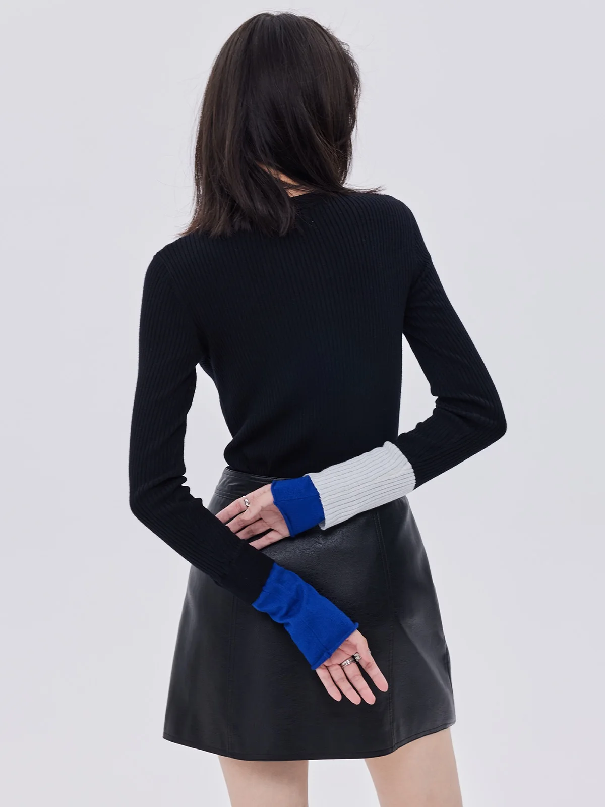 Spring and Autumn New Women's Knitted Sweater, Black Pullover Long Sleeved Base Sweater with Contrasting Color Splicing