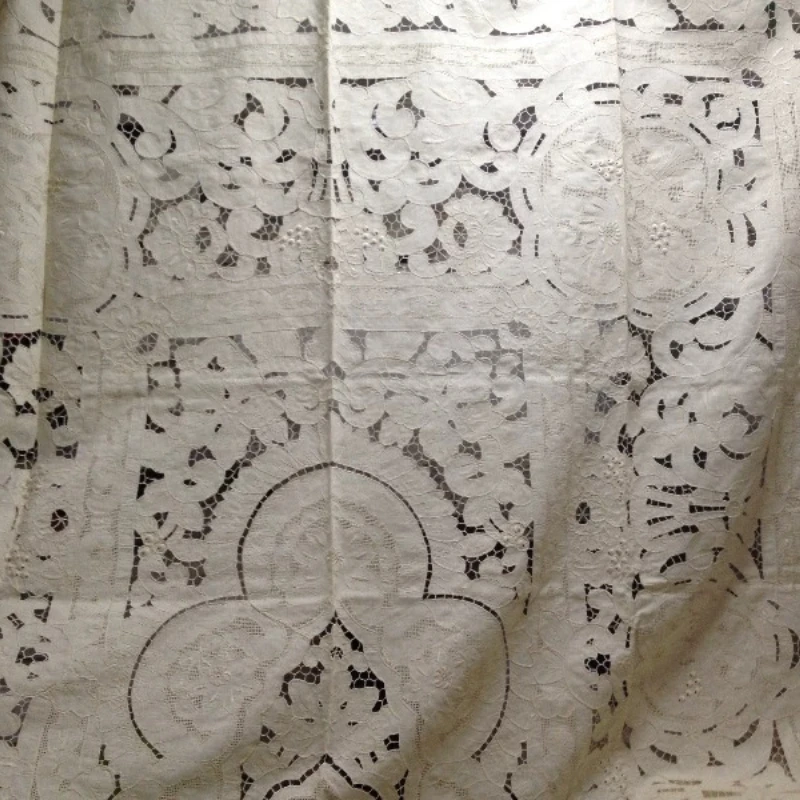Hand carved flat embroidered rectangular table cloth tablecloth