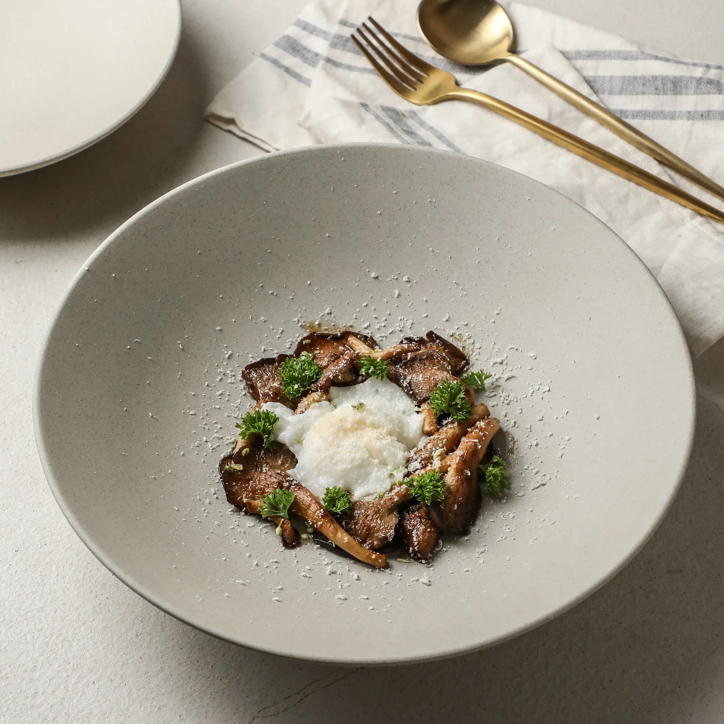 

Vintage Bamboo Hat Plate Ceramic Pasta Deep Dish Restaurant Commercial Unglazed Dinnerware