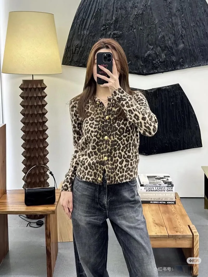 2024 Autumn/Winter New Women's Sweater Fashion Exquisite Sleeveless Sexy Leopard Pattern Jacquard Knitted Cardigan