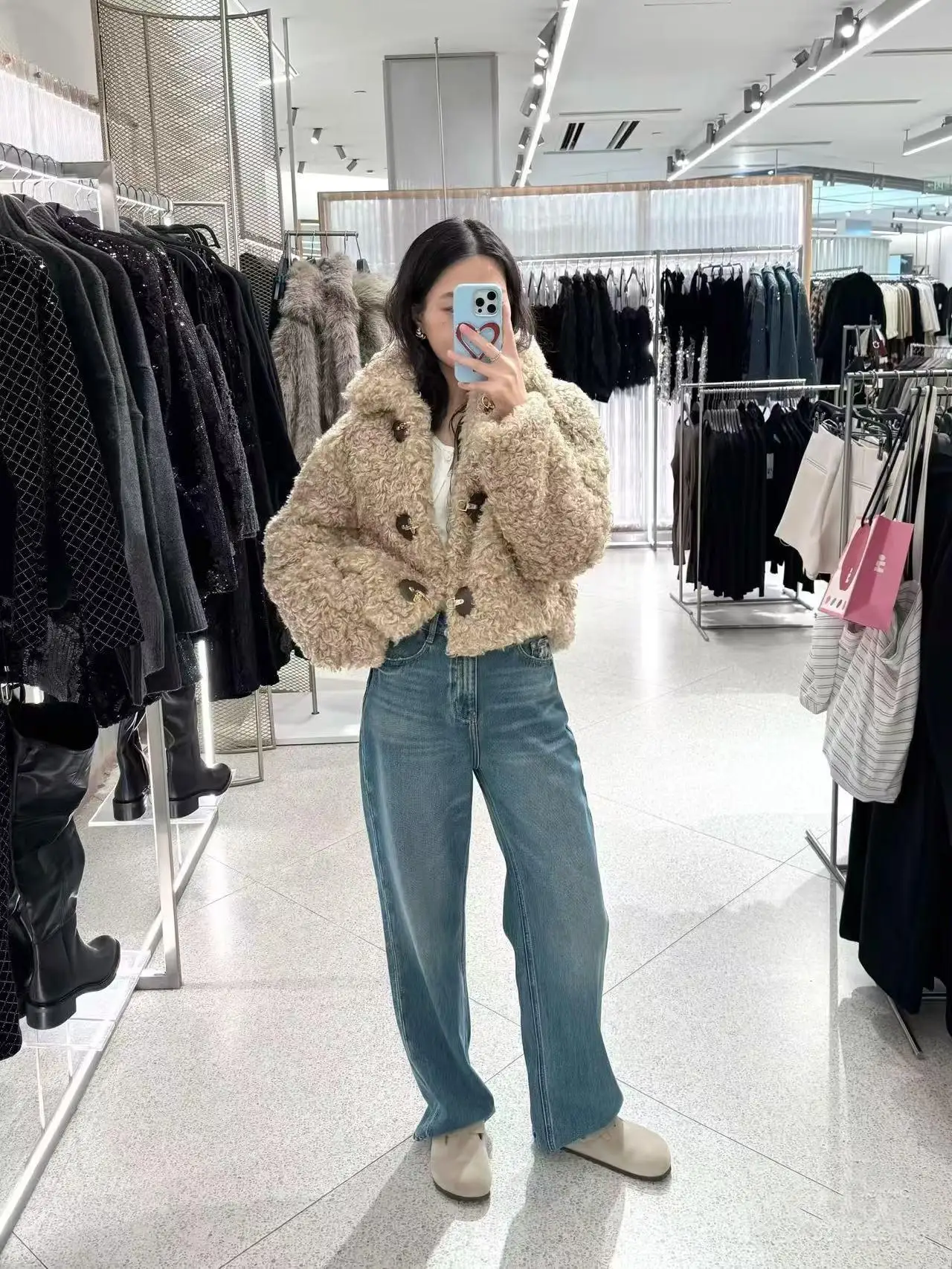 เสื้อโค้ทขนแกะสำหรับผู้หญิง คอลเลคชั่นฤดูใบไม้ร่วง-ฤดูหนาว รุ่นใหม่ล่าสุด ทรงหลวม สไตล์ลำลอง บุขนแกะ แขนยาว ผ้าโพลีเอสเตอร์