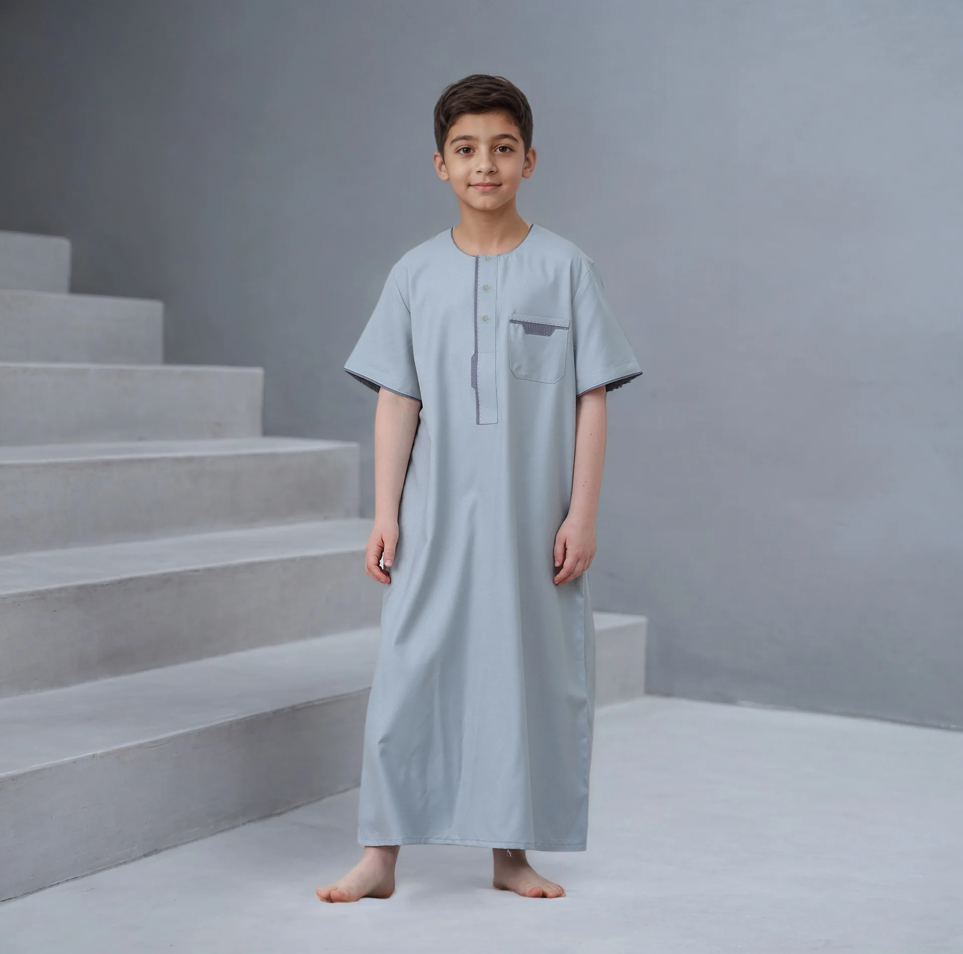

Boys Muslim Thobe Short Sleeve Round Neck Pocket Prayer Abaya Kids Islamic Jubba Soft Fabric Children Arab Robe Clothes Outfit