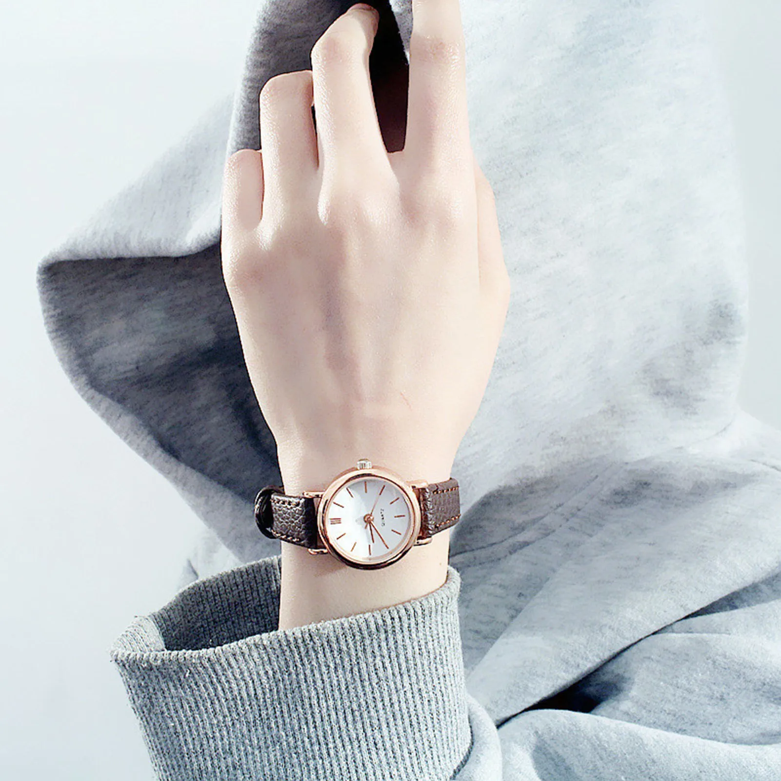 Women's Fashion Quartz Watch Minimalist Round Dial Small Leather Quartz Wrist Watch for Girlfriend Birthday Gift
