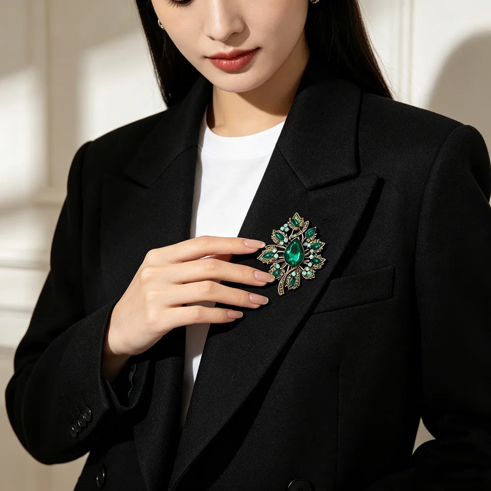 Cross border niche retro fashion diamond inlaid plant flower brooch chest flower, crystal flower brooch, clothing accessories