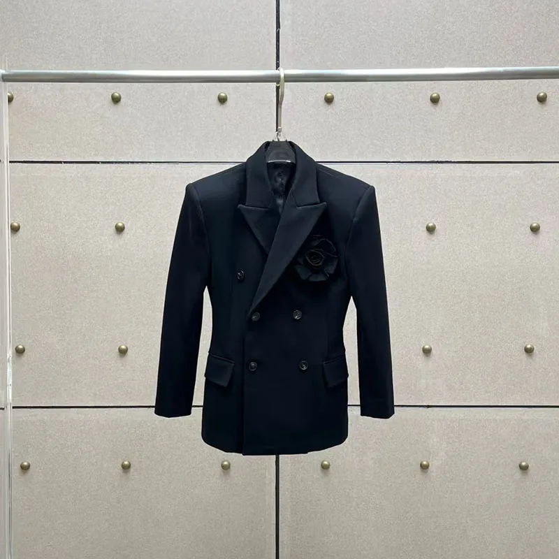 

Нишевый черный трехмерный розовый пиджак женский, двубортный костюм в стиле ретро на осень 2021 года.