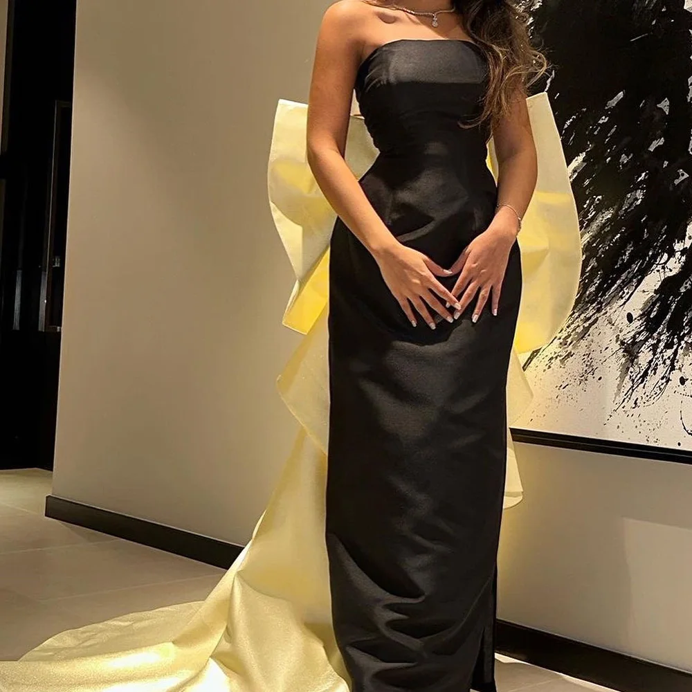 ซาตินแขนกุด Strapless ความยาวพื้นชุดราตรีตรงแผงรถไฟโบว์อารมณ์ภาพสี Bespoke โอกาส Gowns