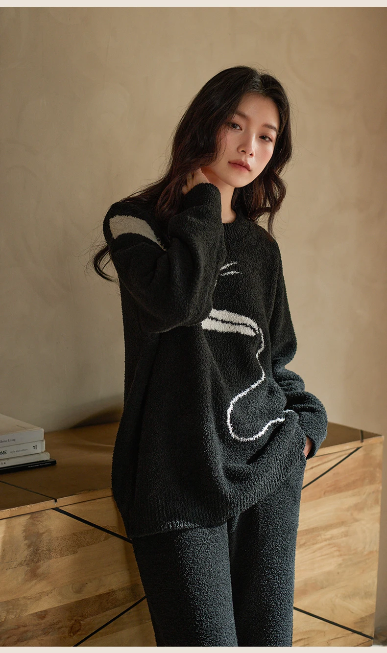 ملابس منزلية نسائية جديدة للخريف والشتاء، مجموعة ملابس نوم كلاسيكية سوداء برقبة دائرية سميكة ودافئة