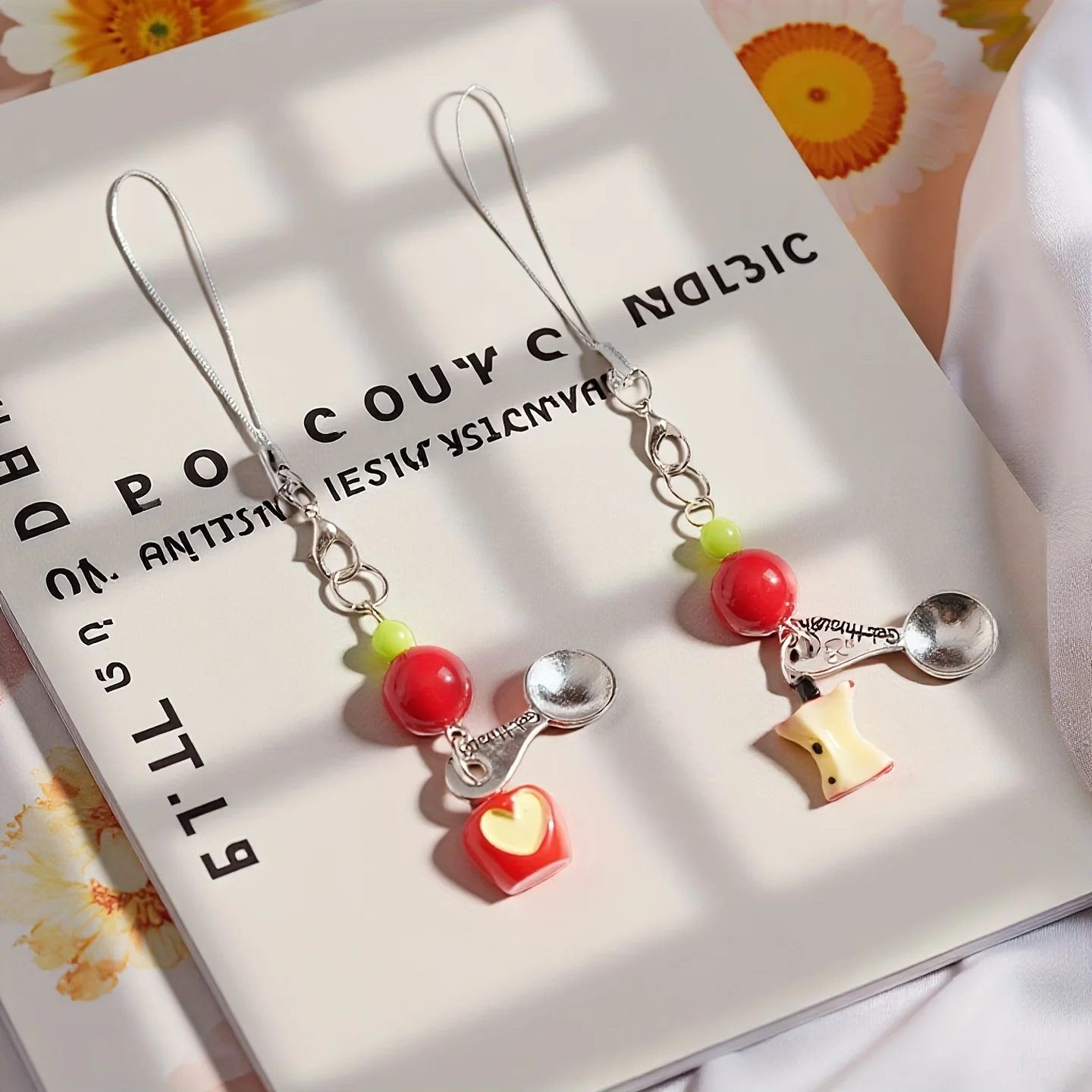 

2 новых и уникальных подвески для украшения мобильных телефонов, новый дизайн, стильные и простые аксессуары для сумок, украшения для пар.