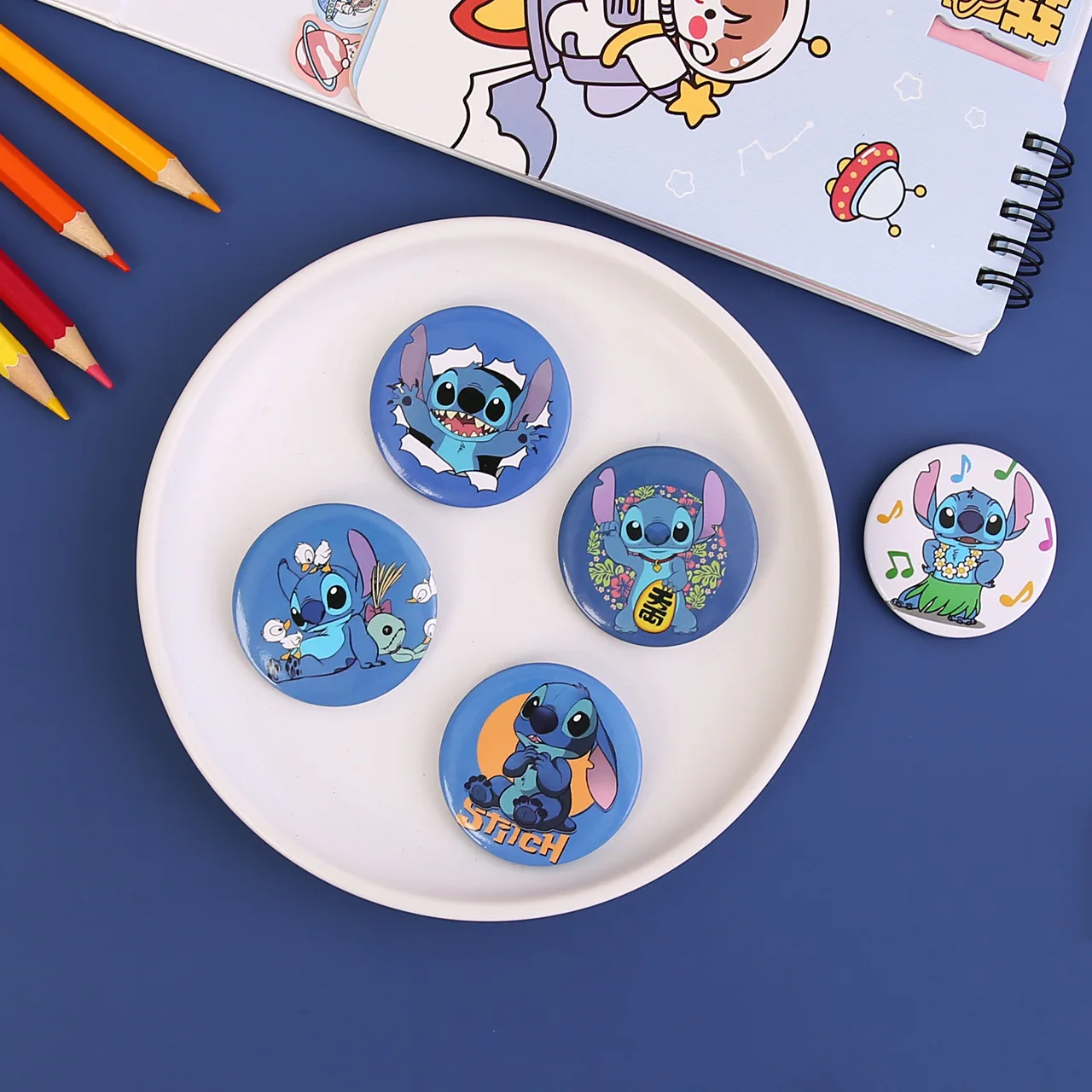 8 buah bros kartun Stitch kreatif Disney bros mode Lilo & Stitch figur Anime pin kerah Kawaii mainan aksesori perhiasan anak-anak