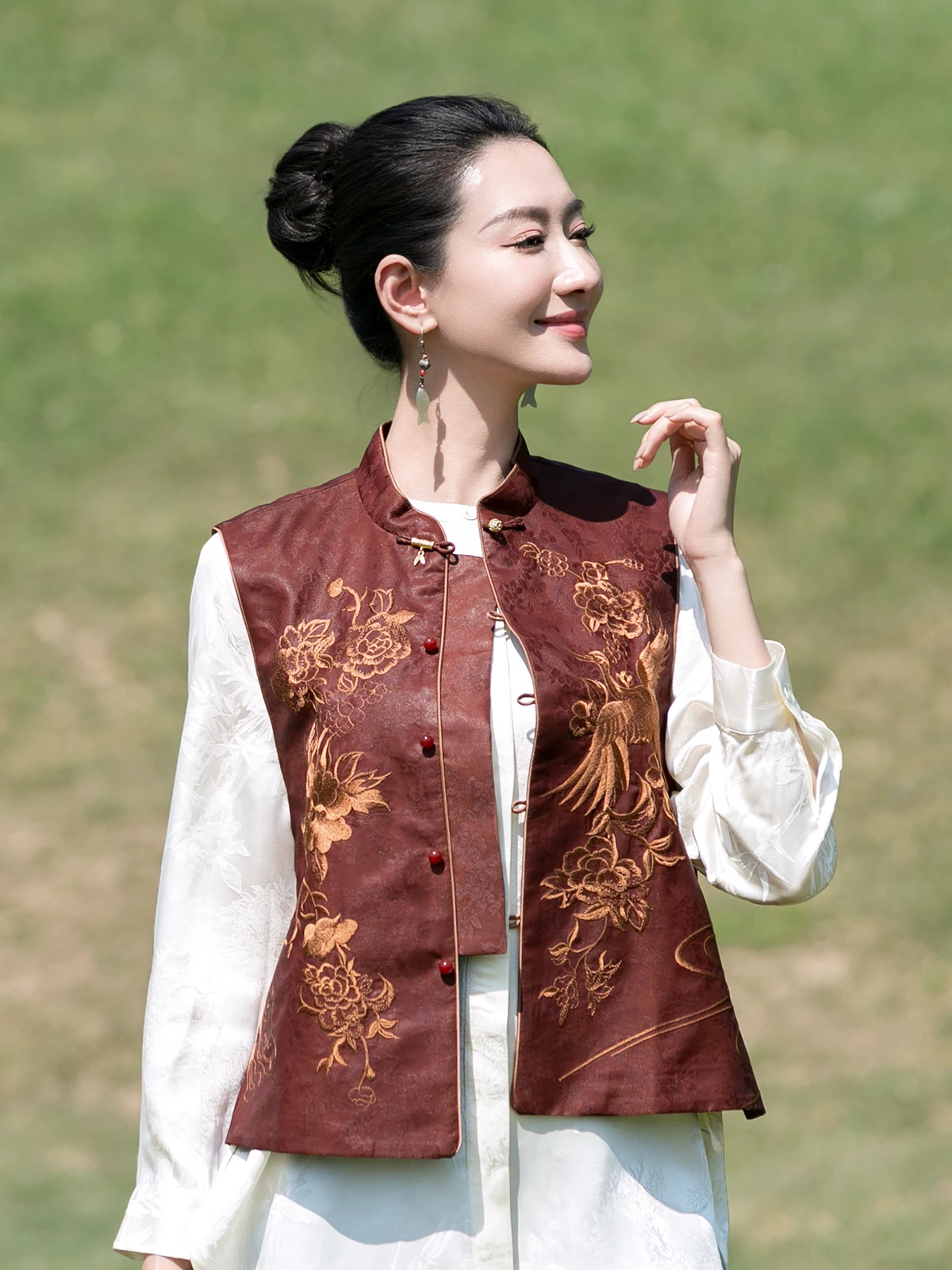 

Новый китайский шелковый жилет с вышивкой «Красное облако» и фениксом, с воротником-стойкой, женская модная верхняя одежда