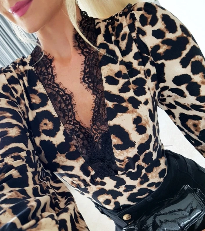 

Top Women 2024 Spring Fashion Leopard Print Plunge Contrast Eyelash Lace Long Sleeve Casual Daily Slim Fit Tee Top Y2K Clothes