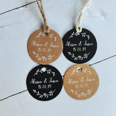 100pcs BY49-35mm 직경 35mm 크래프트/검은 종이 라벨 이름과 날짜를 사용자 정의 사용자 정의 웨딩 장식 이름으로 인쇄