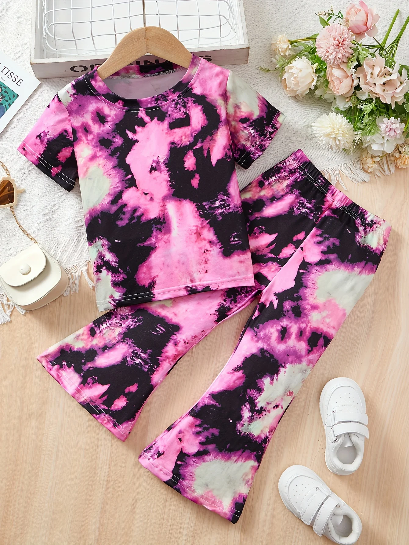 Girls' Casual Outfit Set: Short-Sleeve Top + Flared Pants Two-Piece Set, Available in Various Colors, Tie-Dye, Versatile and Fashionable, Suitable for Children Aged 3-8, for Home, Outings, and School Wear