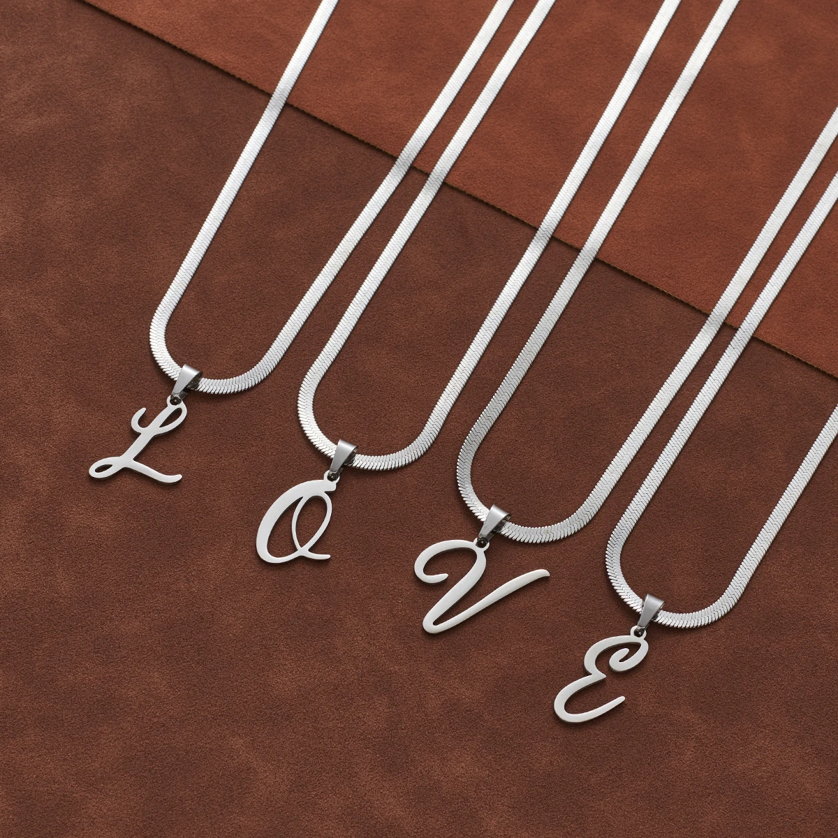 Jisensp kalung alfabet warna perak untuk wanita 26 kalung liontin huruf bahasa Inggris Baja tahan karat Aksesori Wanita Perhiasan