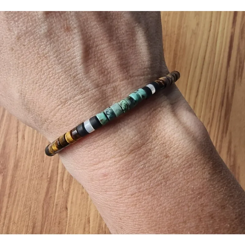 سوار بسيط من عين الفيروز وعين النمر،