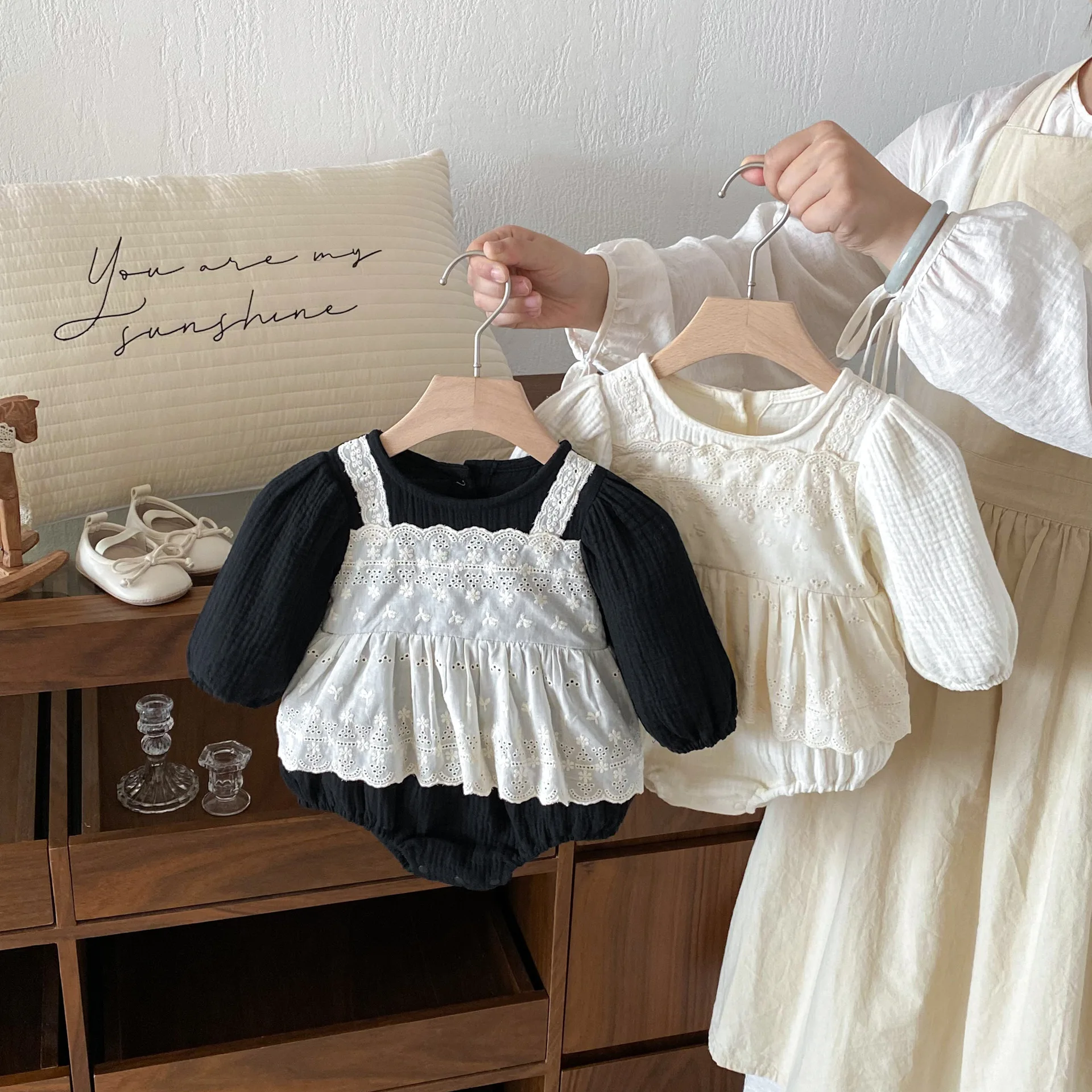 

Korean Version of Girls' Spring and Autumn Baby Patchwork Long Sleeved Lace Dress 2025 Children's Baby Sweet Crawling Clothes