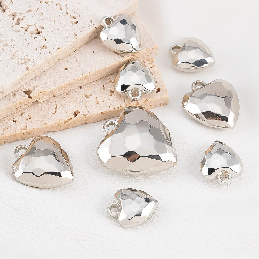 10 Stück CCB Kunststoff Metallic Facettierte Herz Anhänger Für DIY Vielseitige Armband Halskette Geometrische Charme Schmuck Finden Material
