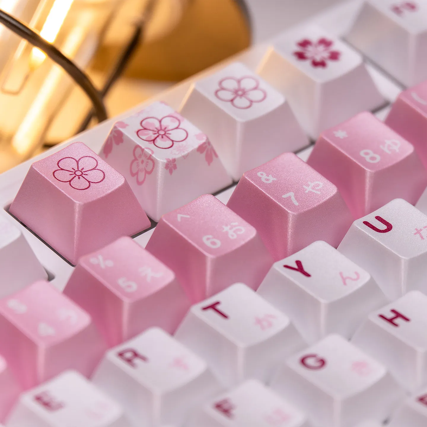 Pink spring and jingming pearl metallic paint keyboard keycap PBT + PC sublimation original magnetic axis custom ev63
