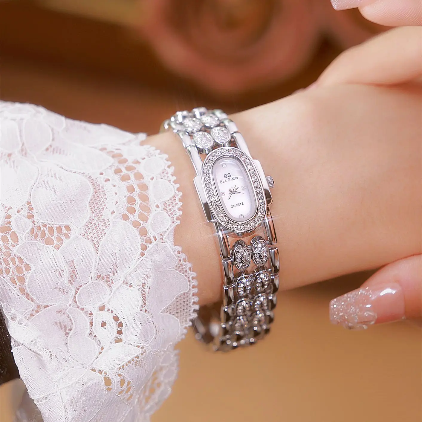 Women\'s Watch Brand Light Luxury Full Diamond Bracelet Watch Fashionable and Elegant Clock Bracelet Watch Reloj V143