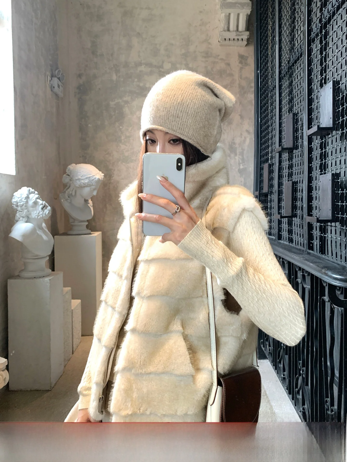 

Eco-Friendly adient Faux Fur Vest Women's Warmth Outerwear Commute Sle V-Ne Mid-Length Zipper Closure Plaid Pattern