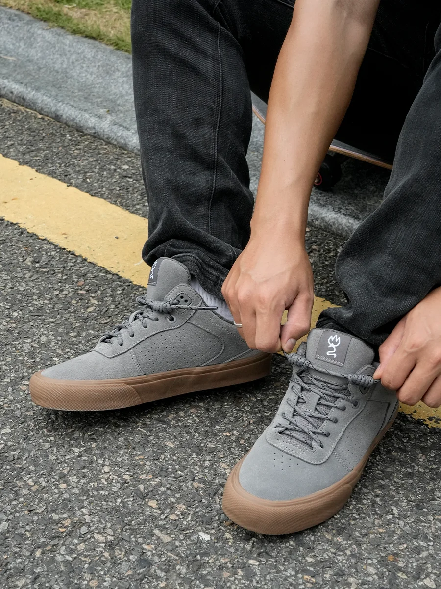 Joiints gray skateboard Lace-up Suede shock  Professional Casual Street Wear for men women  Gray stripes&gray two-tone shoelace