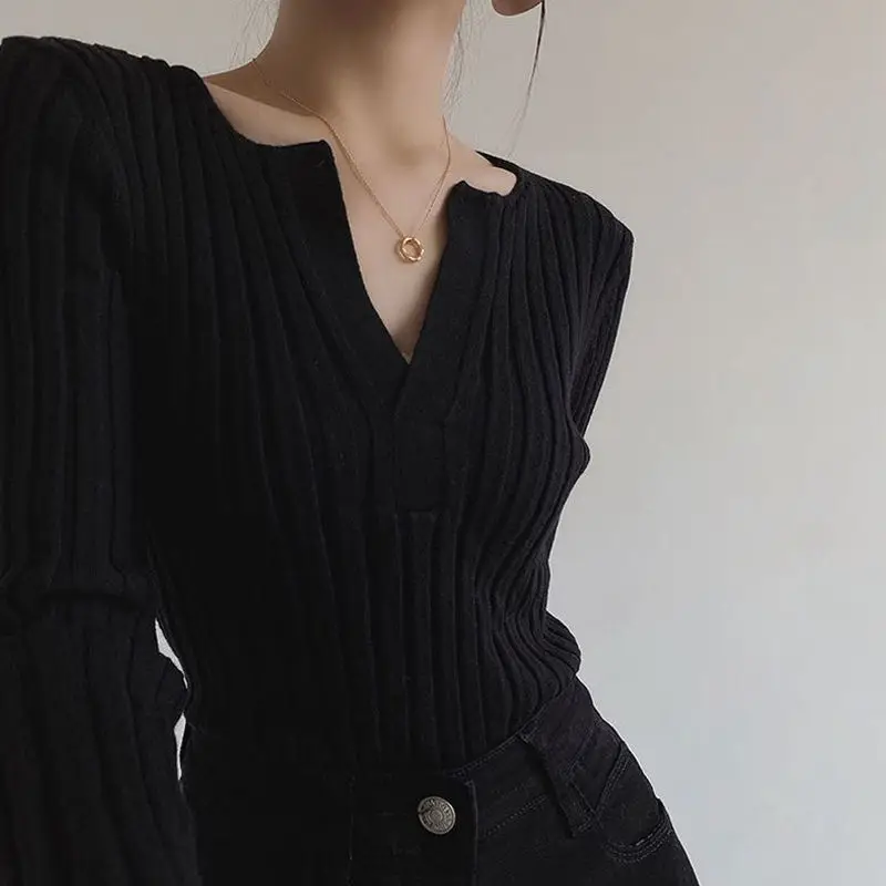 2024 Autumn/Winter New Knitted Sweater for Women to Look Thin and Wear Externally, V-neck Bottom Shirt, Long Sleeve Top