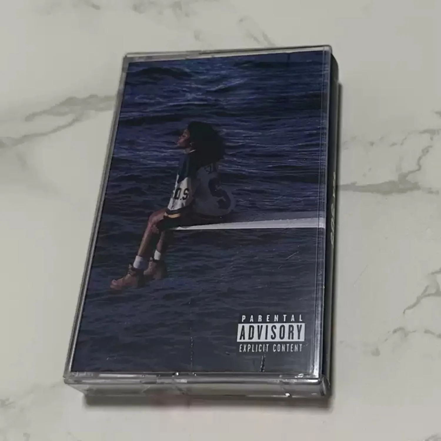 Cassette R&B Pop, couverture photo de portrait de mer profonde, musique R&B Pop douce, délicate et atmosphérique pour une écoute immersive