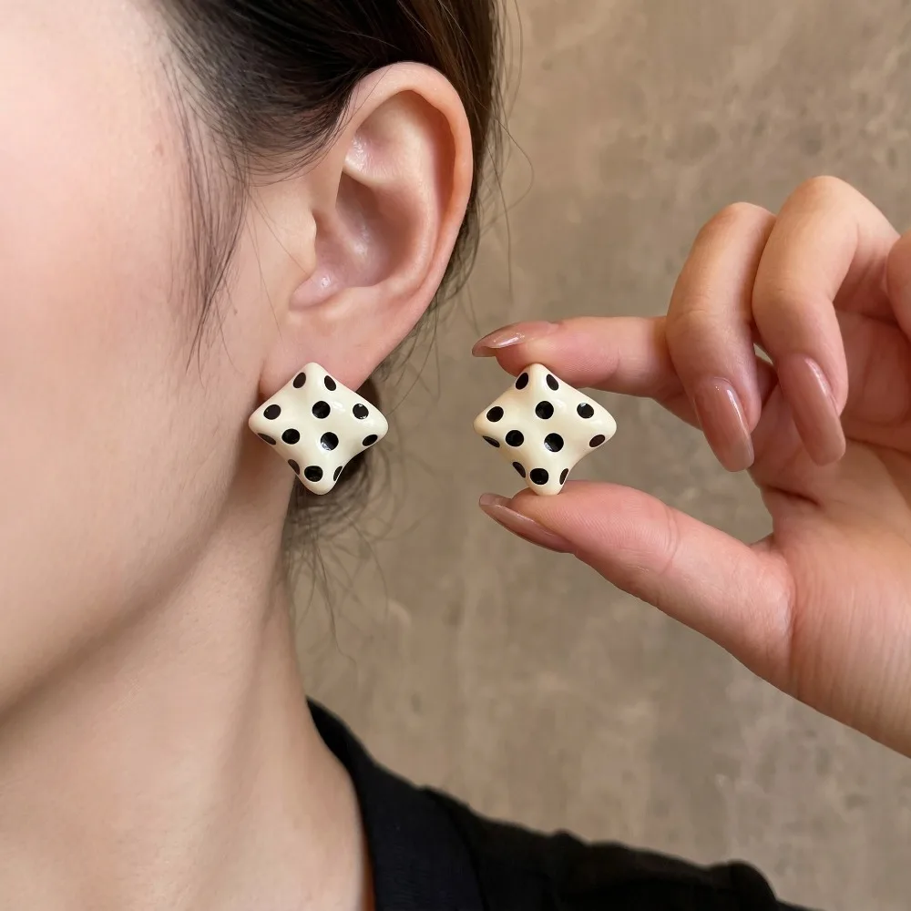 Fashion Sweet White Cute Square Polka Dot Stud Earrings for Women Jewelry Simple Korean Style Temperament Party Jewelry Gifts