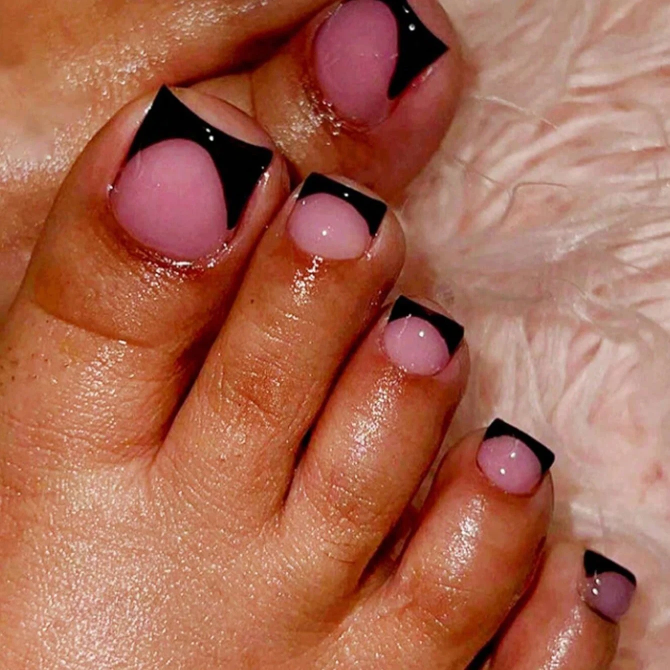 48 قطعة من درع اليد والقدم باللون الأسود الفرنسي، أظافر صناعية لامعة مغطاة بالكامل بأظافر كسر الربيع العارية للنساء