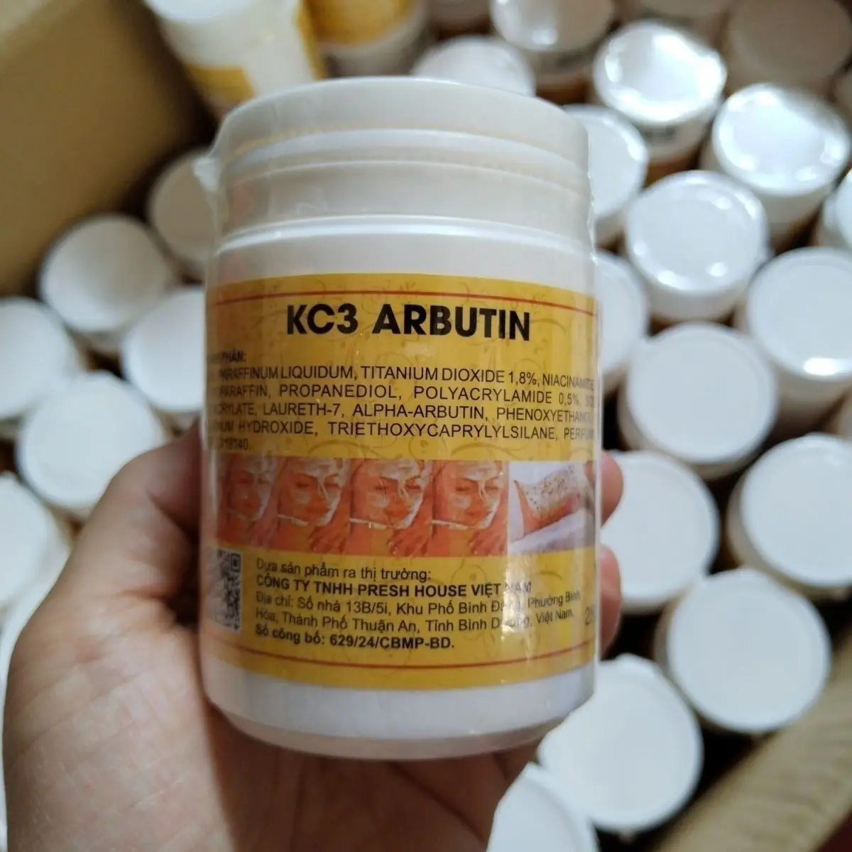 

Вьетнамский отбеливающий лосьон для тела Kich trang Arbutin kc3 цоколь лоай 250г