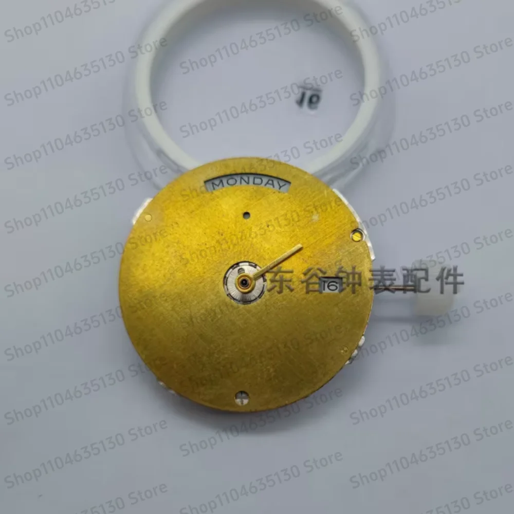 Double calendar date, 31-jewel movement Shanghai 3255 automatic movement, located at the 3 o'clock position