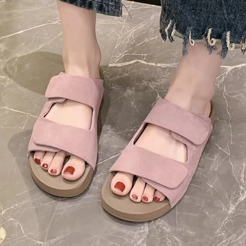 Sandal rumah sepatu rendah sandal Platform sandal wanita lembut Musim Panas 2024 kain PU karet Hoof Heels Retro kait & Loop