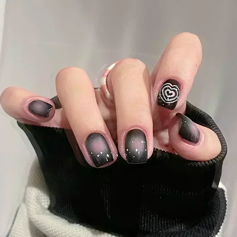 24szt Czarne krótkie baletowe sztuczne paznokcie z żelatynowym klejem Francuski wzór Odpinane sztuczne paznokcie Art Heart Full Cover Press on Nails Tip
