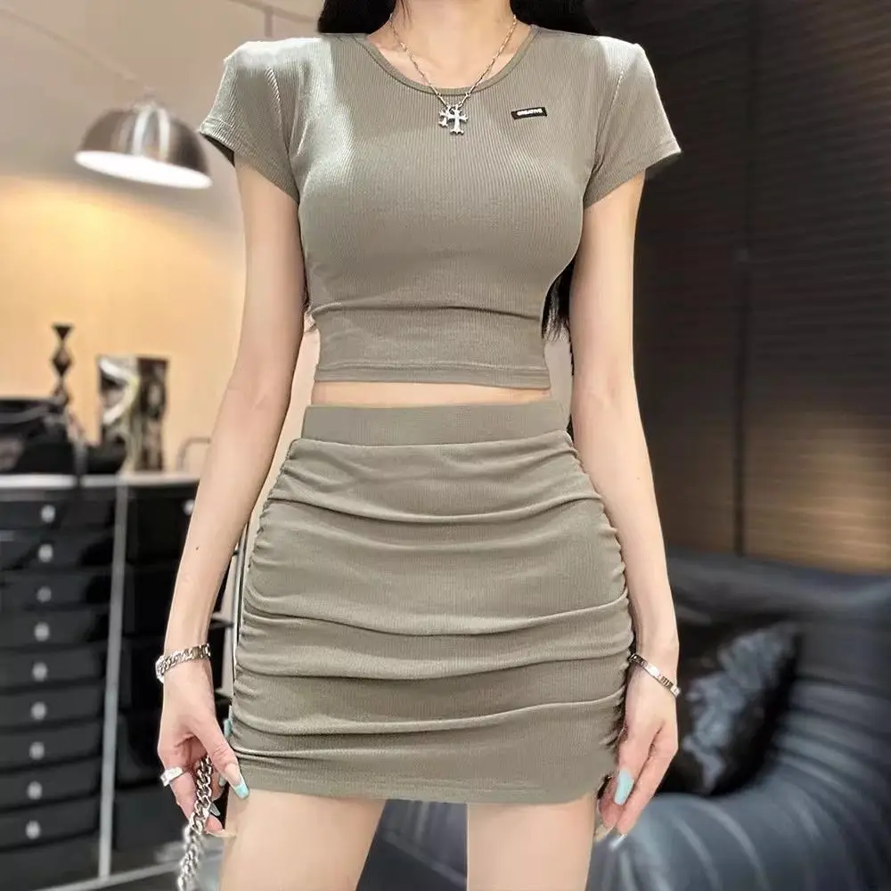 NOVEDAD DE VERANO 2025, Top versátil ajustado con cuello redondo y Falda corta plisada ajustada francesa, traje de moda para mujer