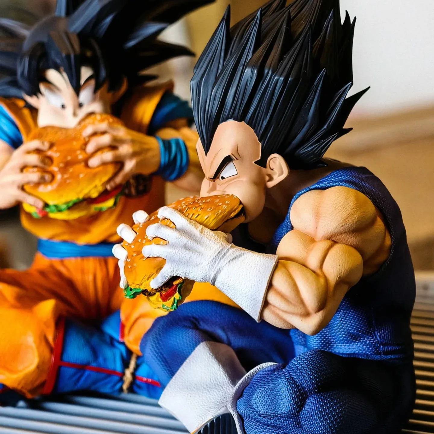 Wukong Burger-Puppe + Begita-Statue, doppelköpfiges Schnitzmodell, lustiges Desktop-Ornament-Spielzeug, geeignet für Fans als Sammlerstück.