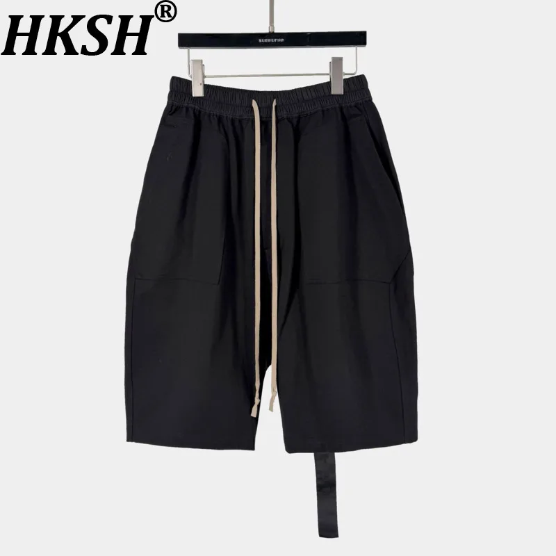 

Новые летние мужские шорты HKSH в темном стиле, простые однотонные базовые повседневные шорты, модные брендовые капри в стиле хип-хоп для уличной моды HK19660