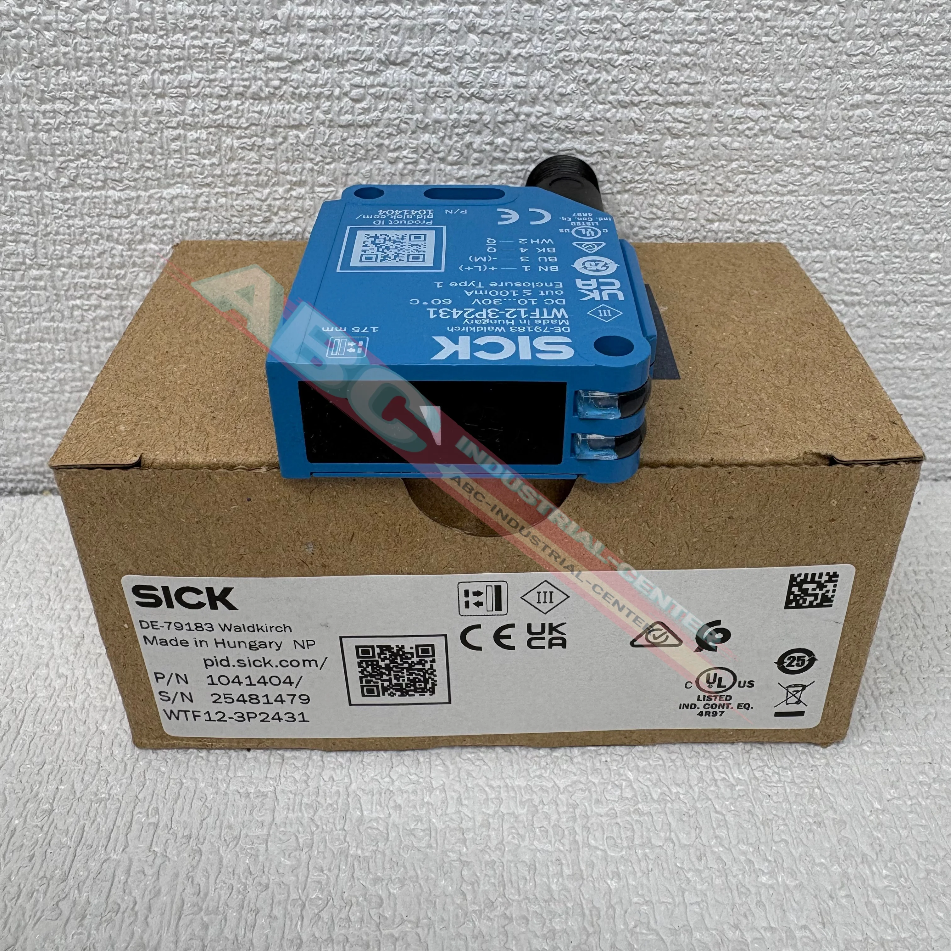 

New original WTF12-3P2431 1041404 Photoelectric sensor