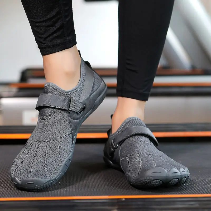2025 Outdoor summer new breathable quick-drying lightweight trampoline shoes men's and women's beach shoes