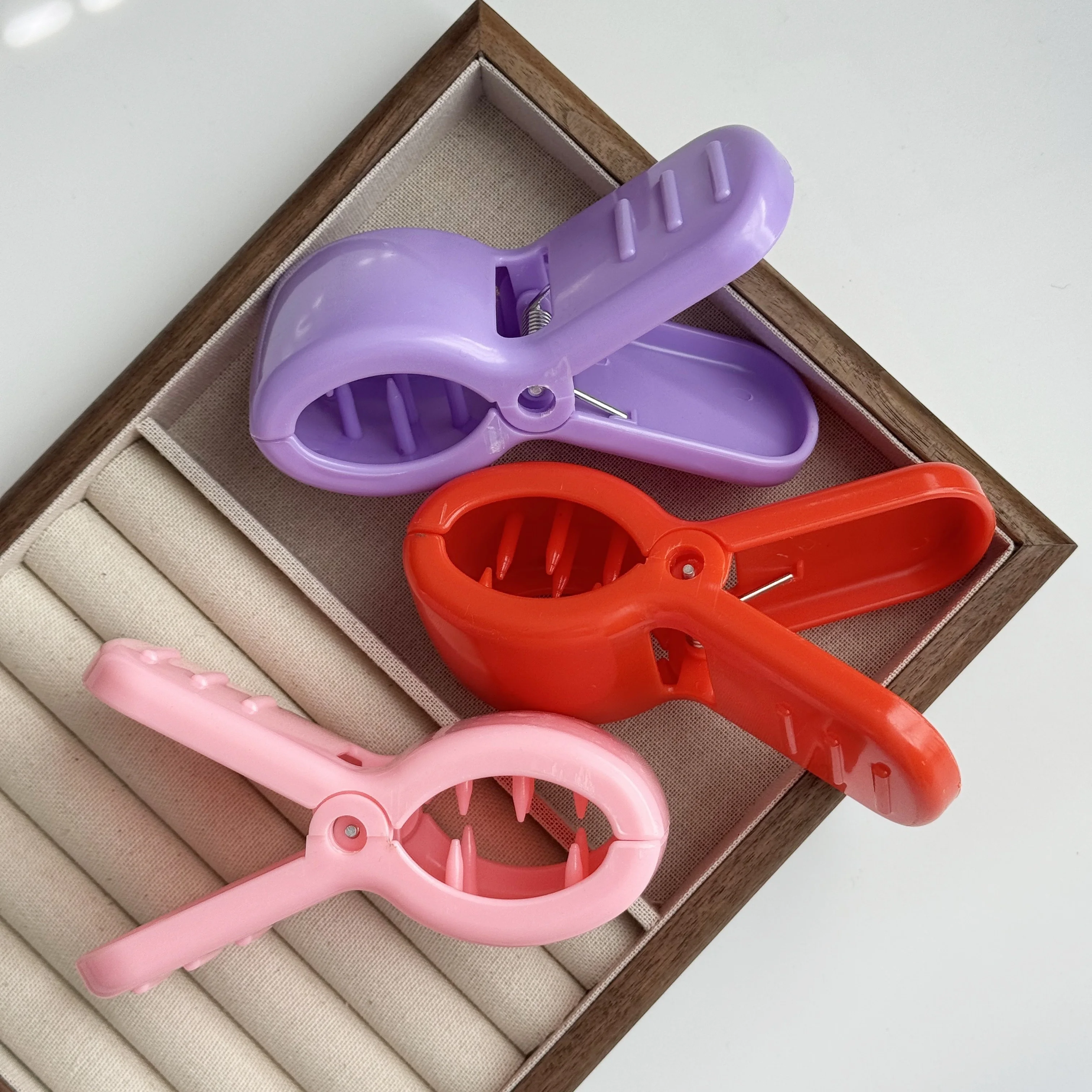 กิ๊บติดผมการ์ตูนสีสันสดใสขนาดใหญ่สำหรับผู้หญิง - ที่ยึดผมหางม้าและอุปกรณ์จัดแต่งทรงผมน่ารัก ทำจากพลาสติกที่ทนทาน