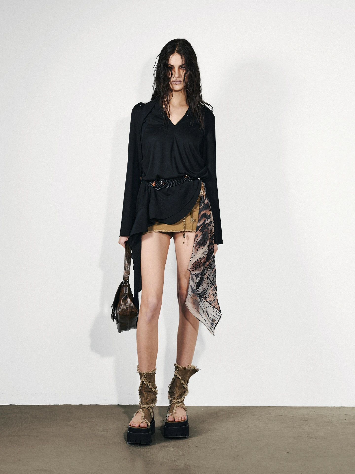 

Женская блузка NORTH NODE с V-образным вырезом и асимметричными вставками из тюля, свободный крой, оригинальный дизайн, лето 2026, дышащая и комфортная