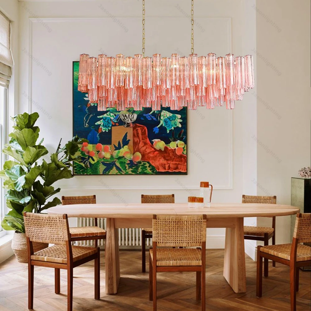 

Осведите свою столовую с помощью нашей светодиодной люстры из розового стекла E14 с регулируемой яркостью и функцией затемнения. Золотая хромированная черная фурнитура.