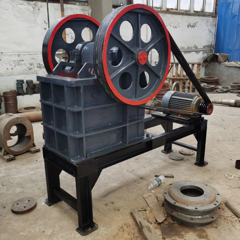 

Маленькая мини-портативная дробилка для каменного молотка, гранитный лимистон, кальцит, золотая руда, каменная дробилка для челюстей, дизельная цена